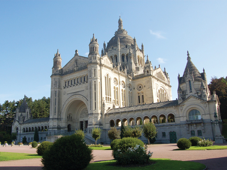 Sterenn Architecture - Basilique-Sainte-Therese-Li.jpg